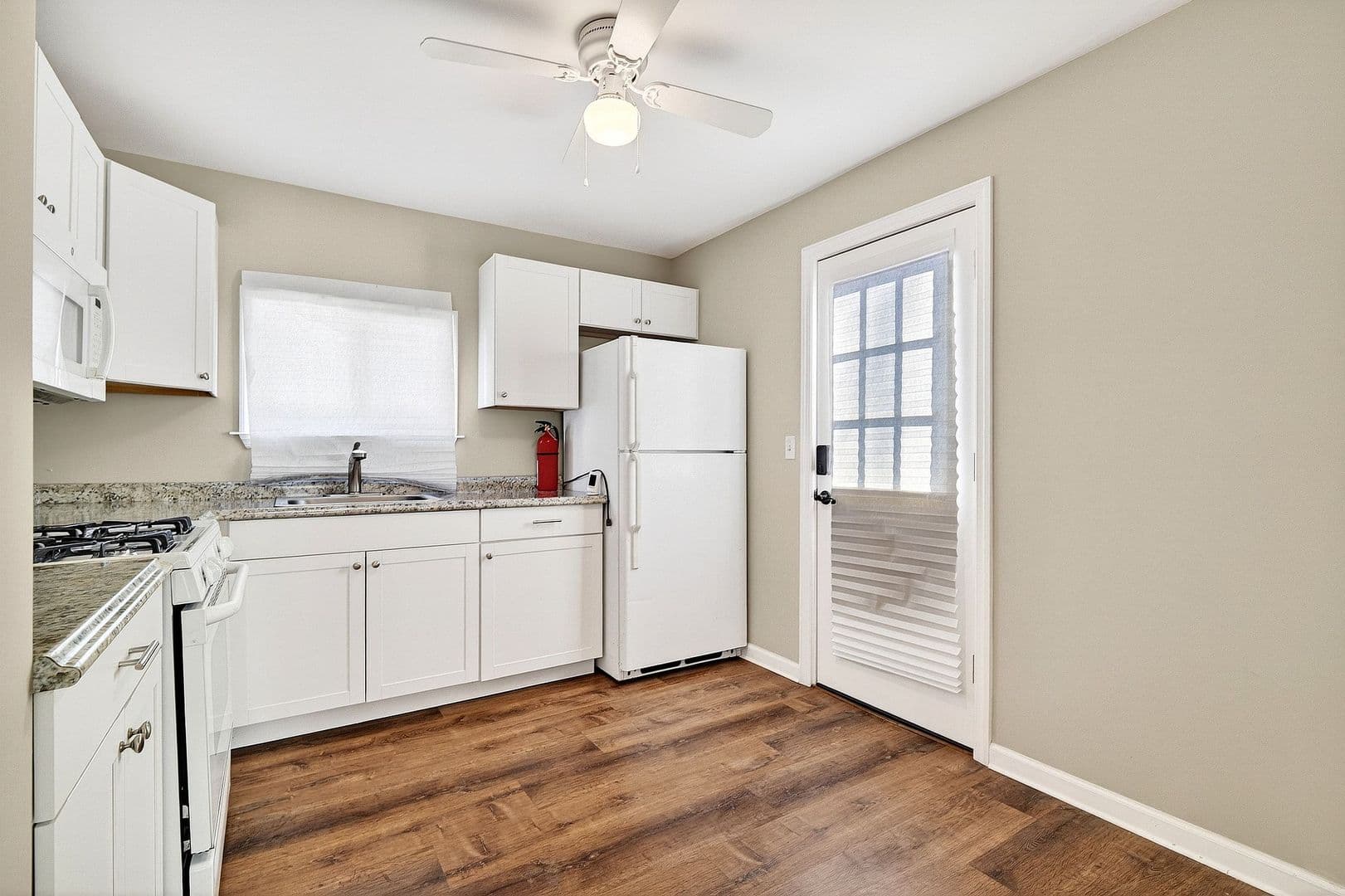 Old Bridge House: 24 Steinhardt Ave