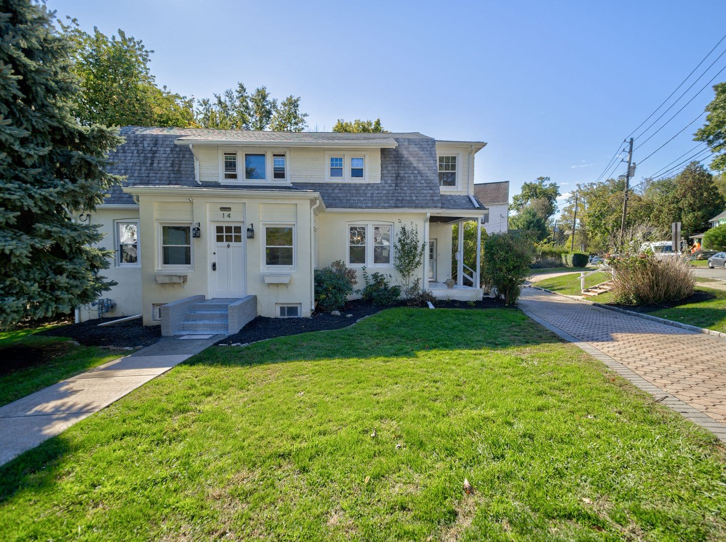 West Orange House: 14 Winding Way