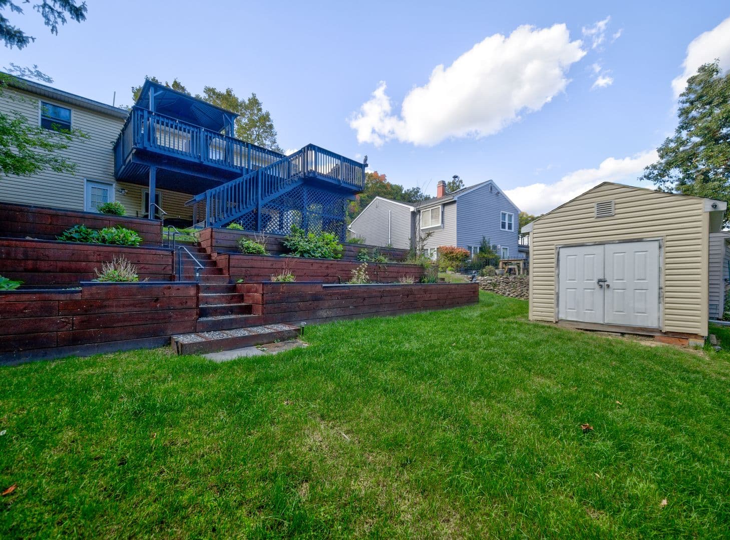 Bloomingdale House: 128 Reeve Ave,