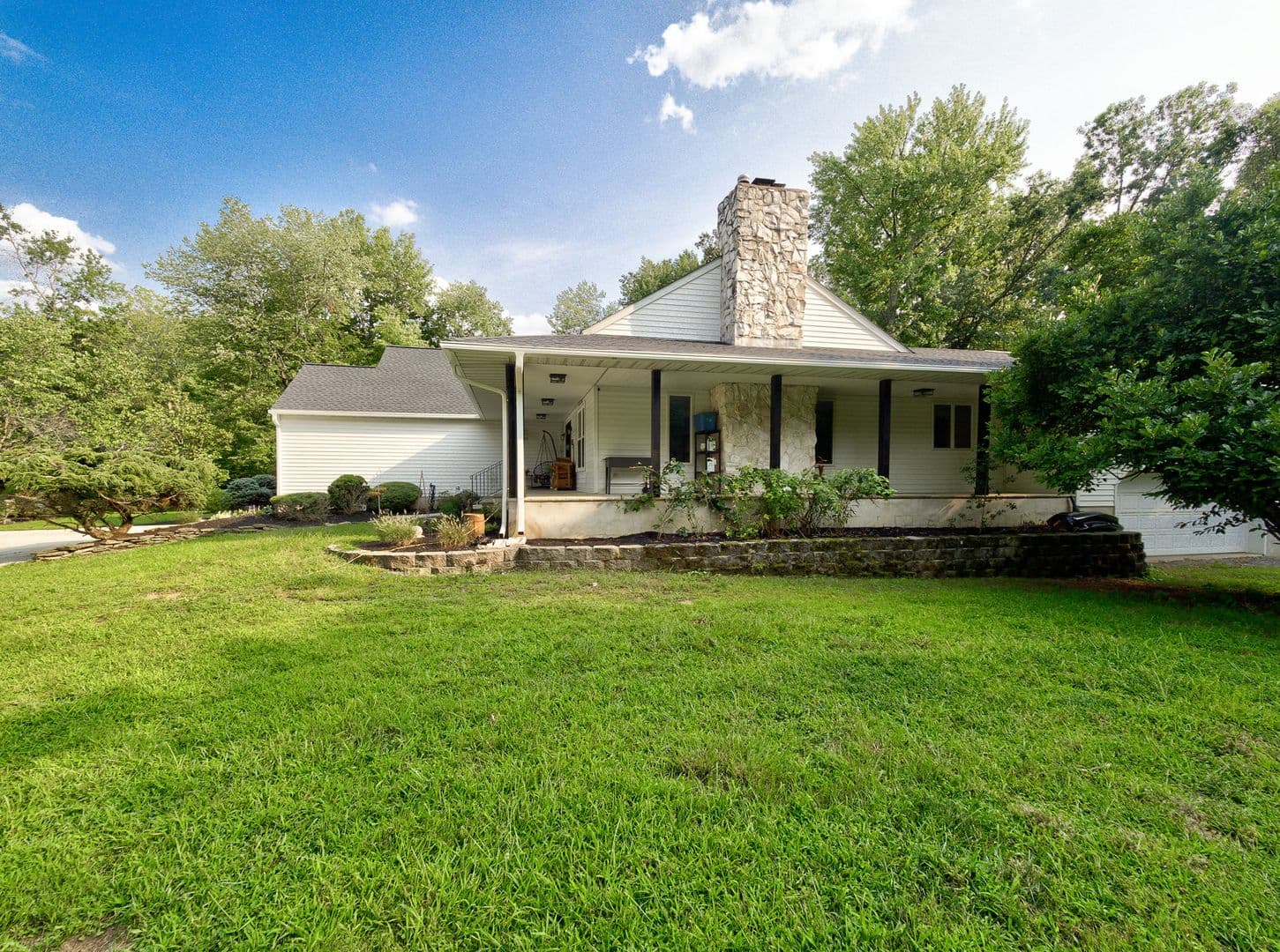Morganville House: 17 Bauers Ln