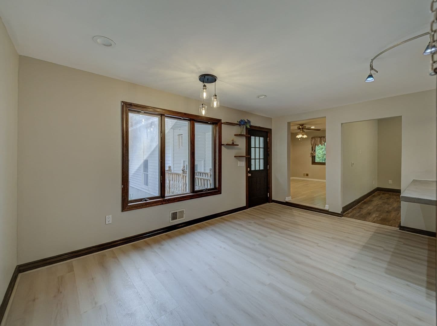 Morganville House: 17 Bauers Ln