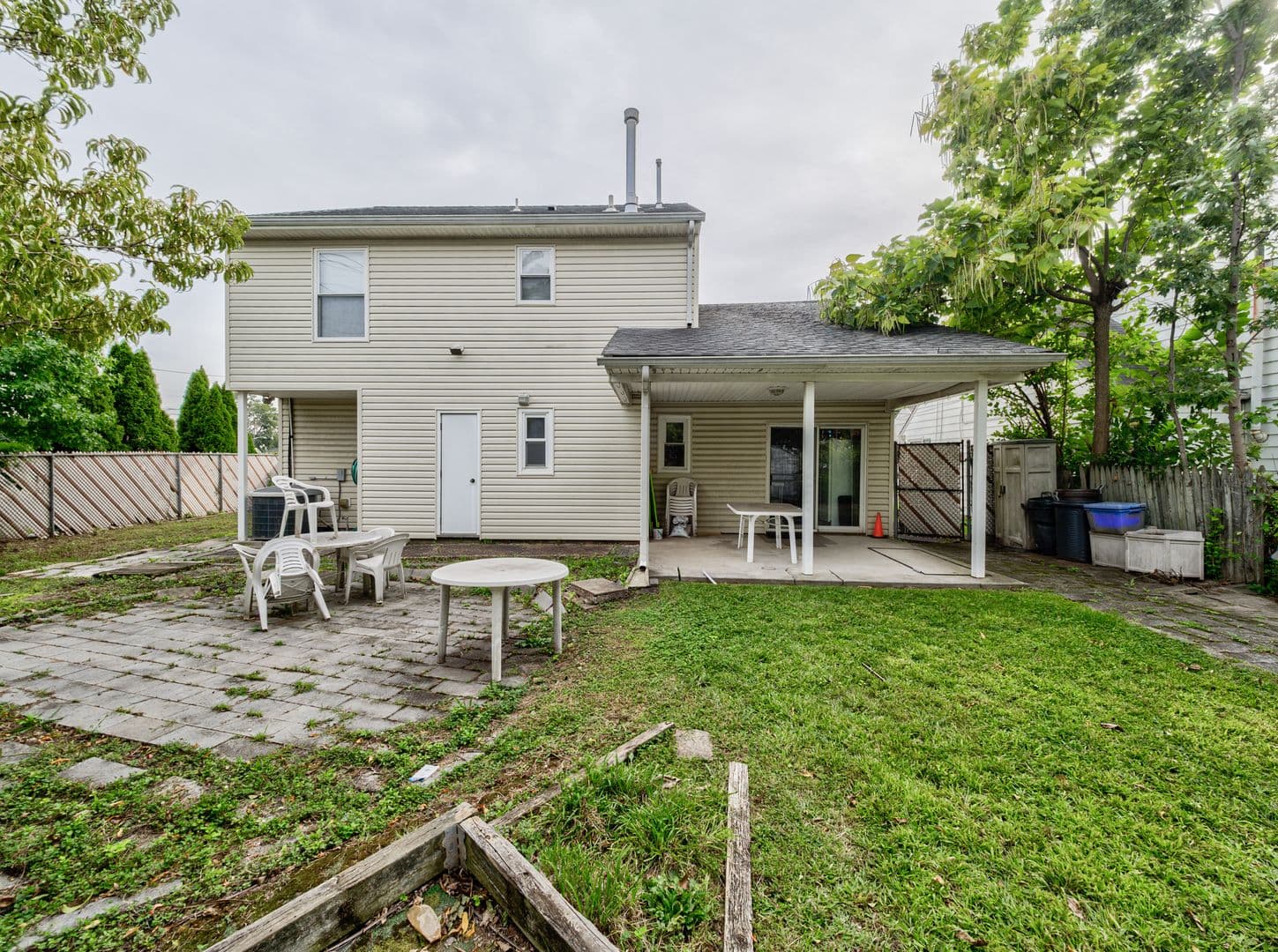 Carteret House: 74 Markowitz St