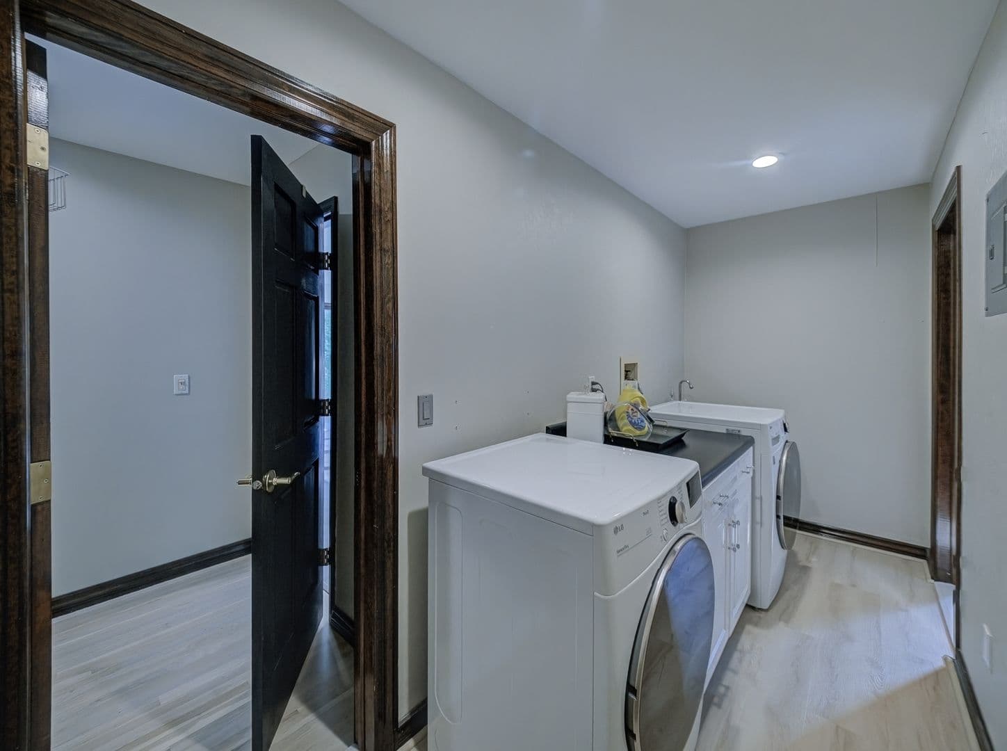Morganville House: 17 Bauers Ln