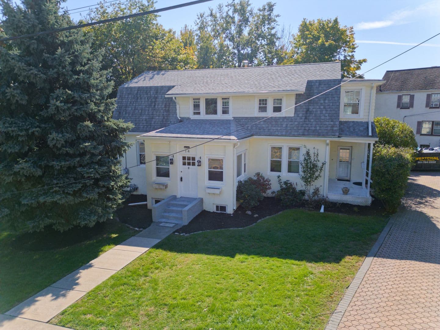 West Orange House: 14 Winding Way