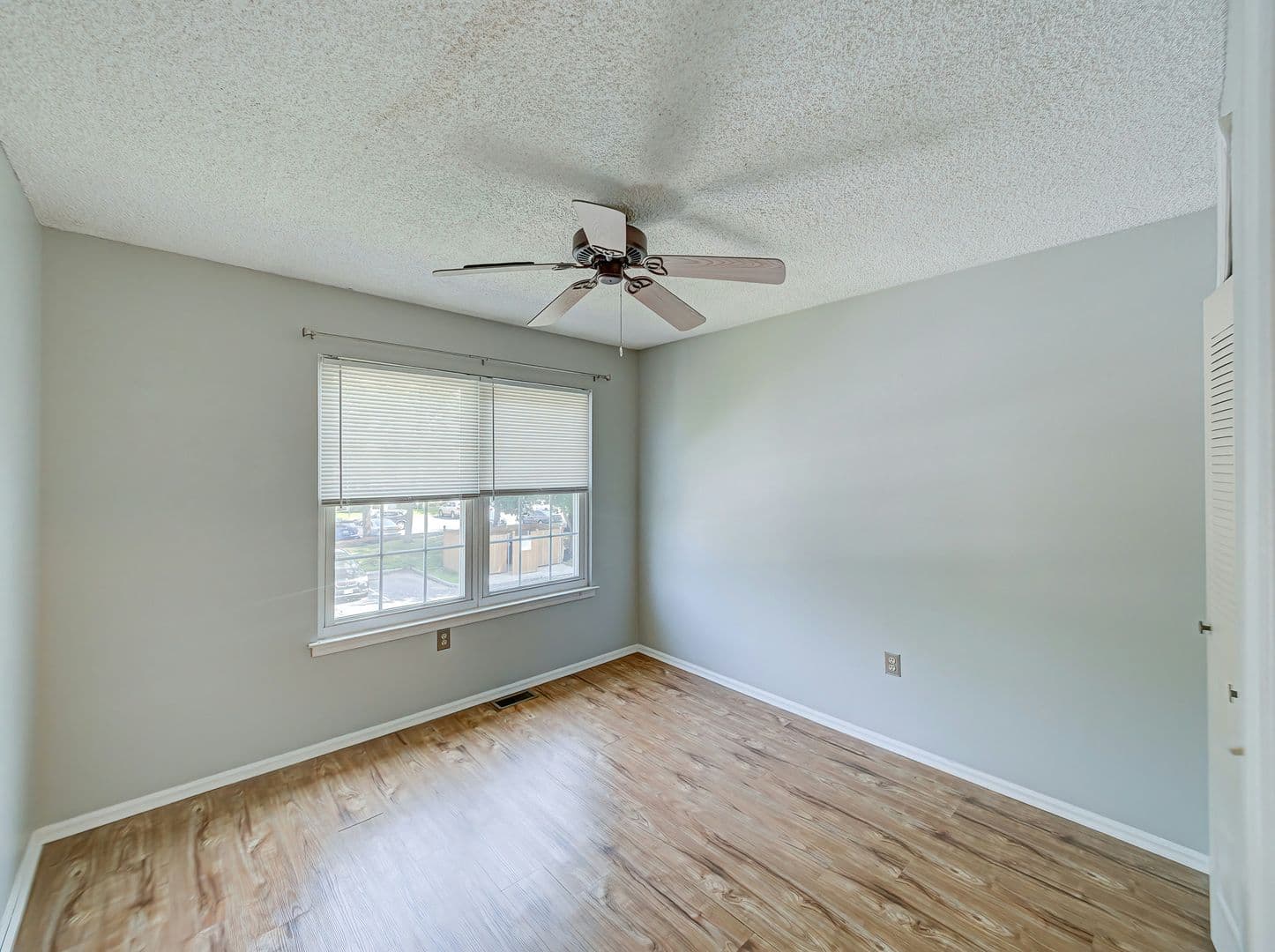 Hamilton Townhome: 96 Versailles Ct