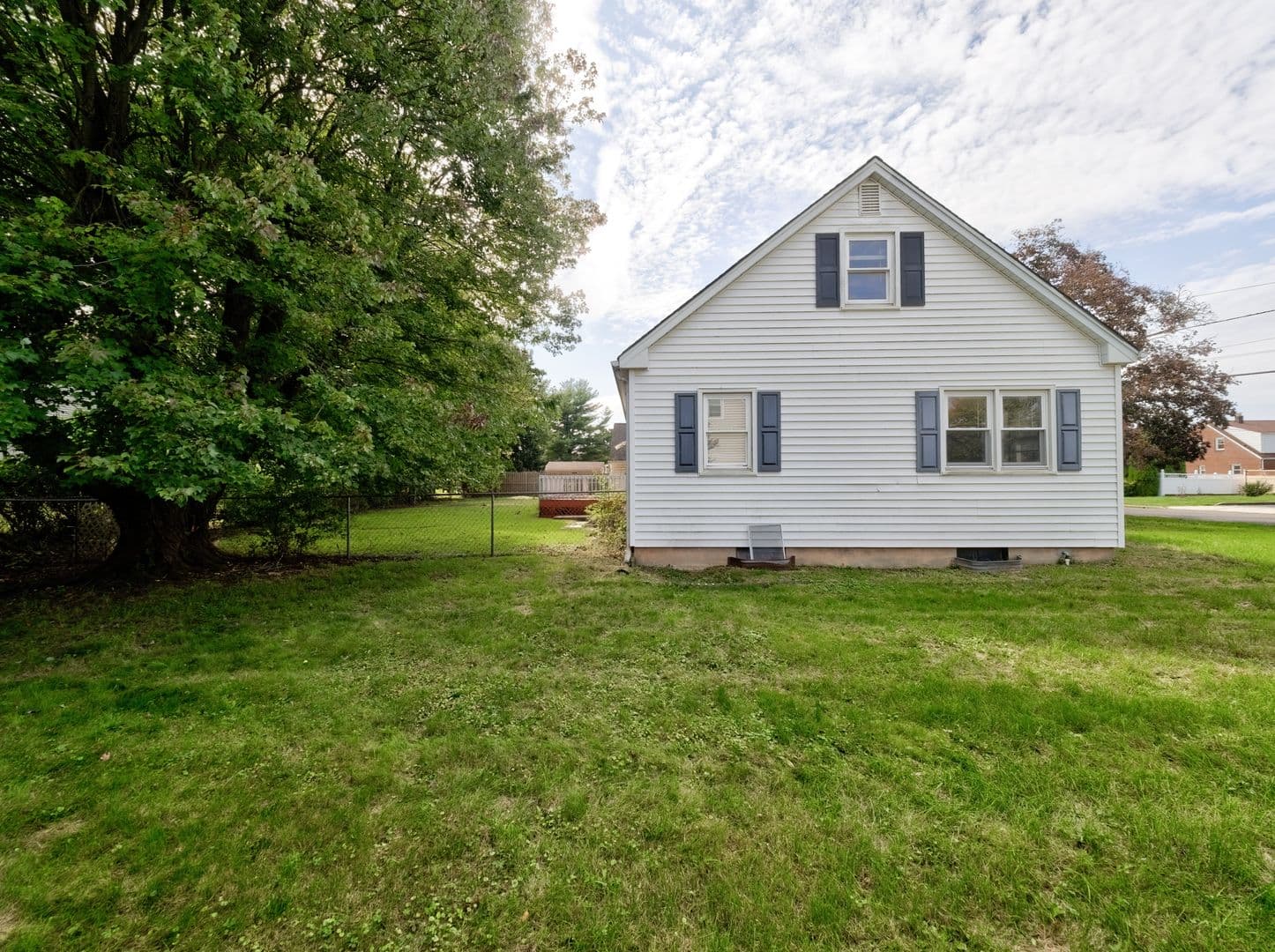 Manville House: 719 Newark Ave