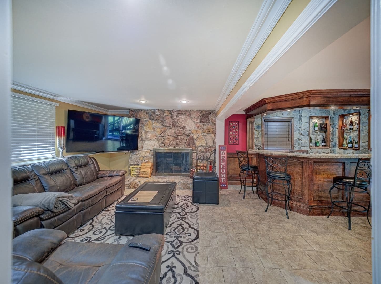 Bloomingdale House: 128 Reeve Ave,