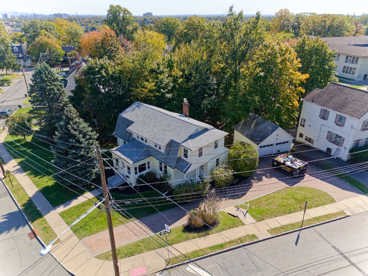 West Orange House: 14 Winding Way