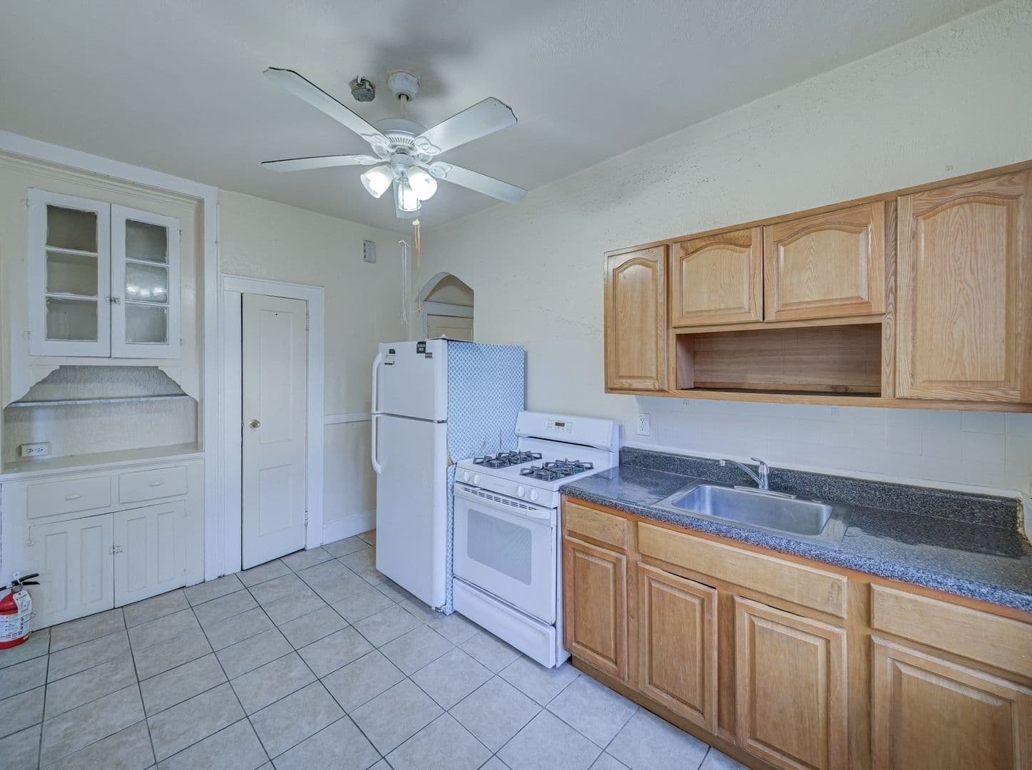 Roselle Apartment: 706 Chestnut St