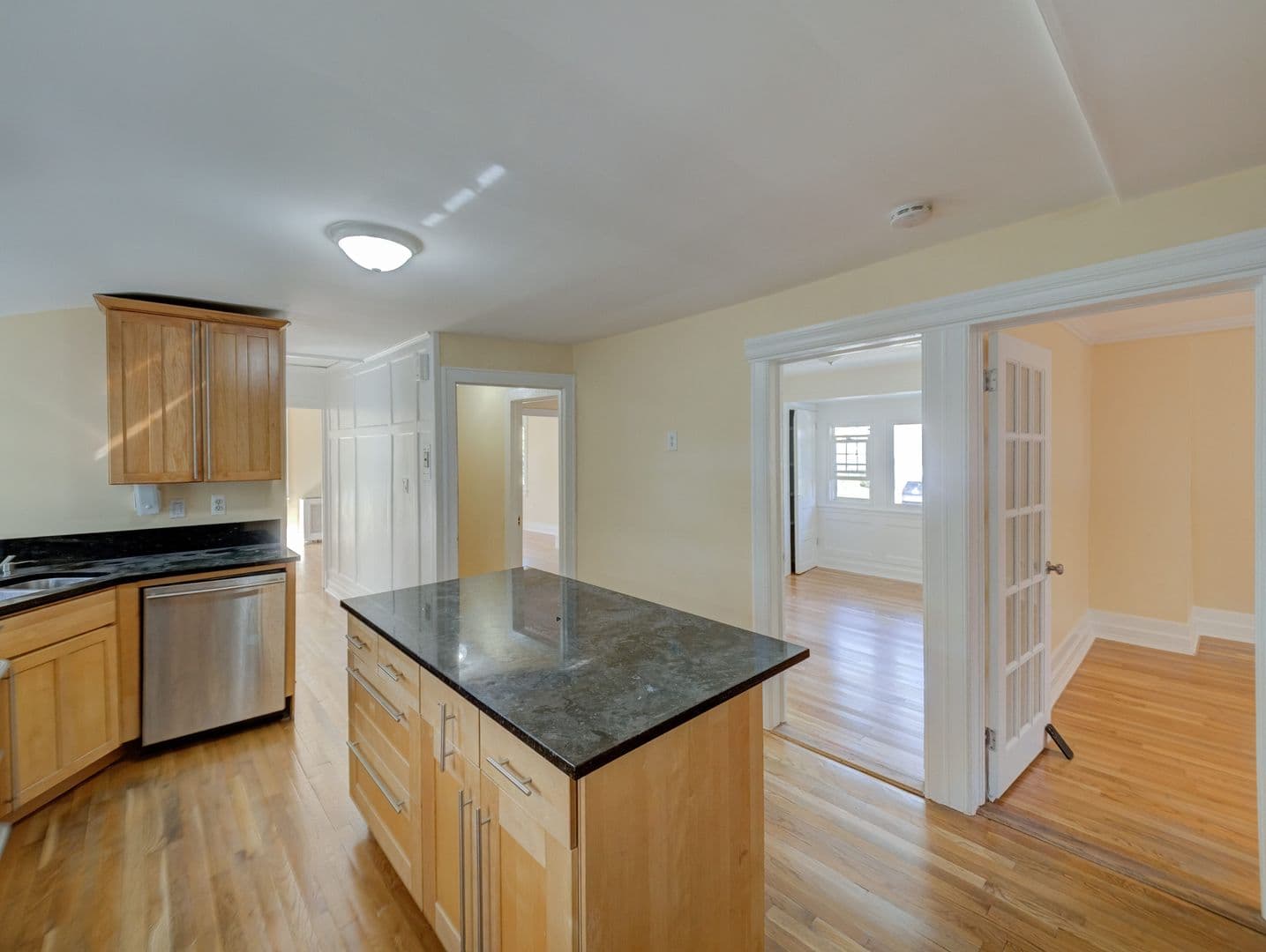 West Orange House: 14 Winding Way