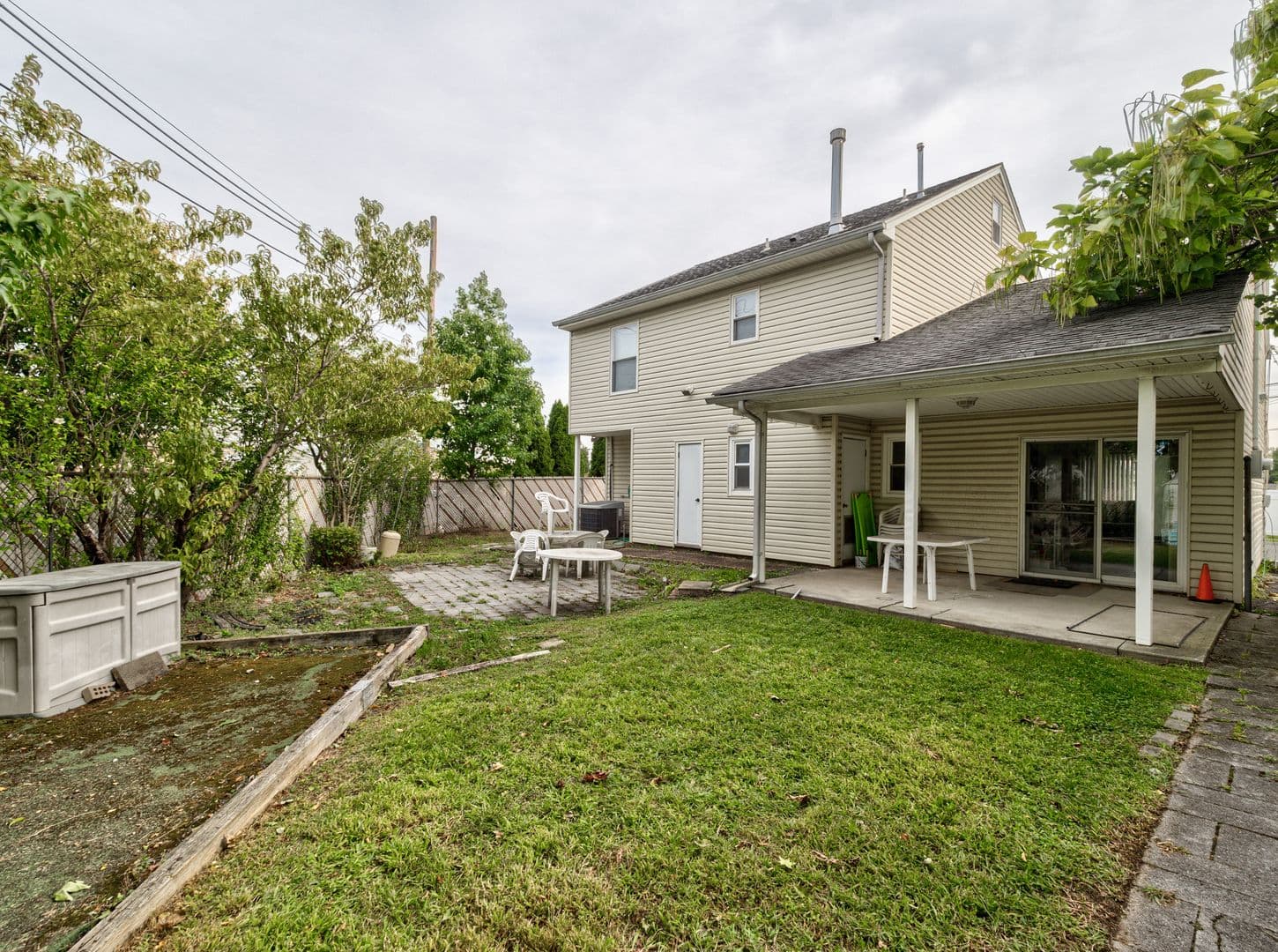 Carteret House: 74 Markowitz St