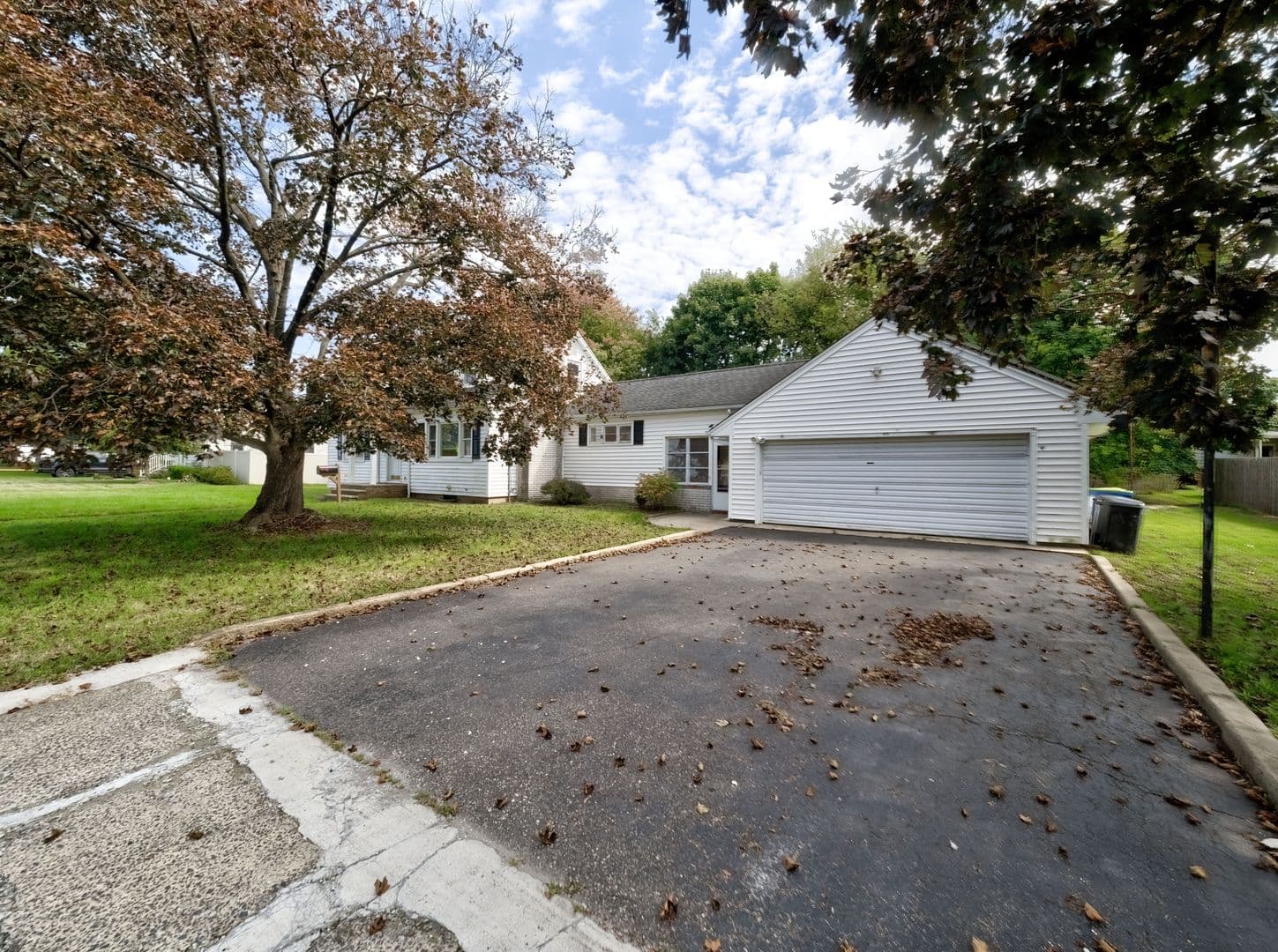 Manville House: 719 Newark Ave