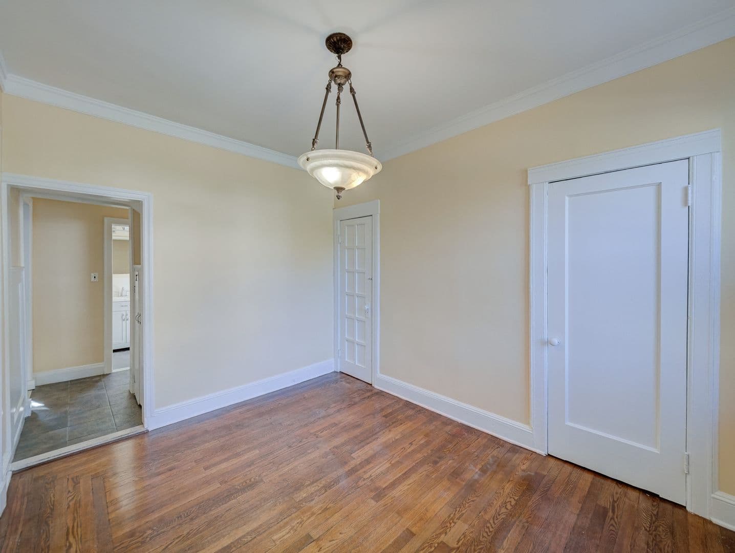 West Orange House: 14 Winding Way