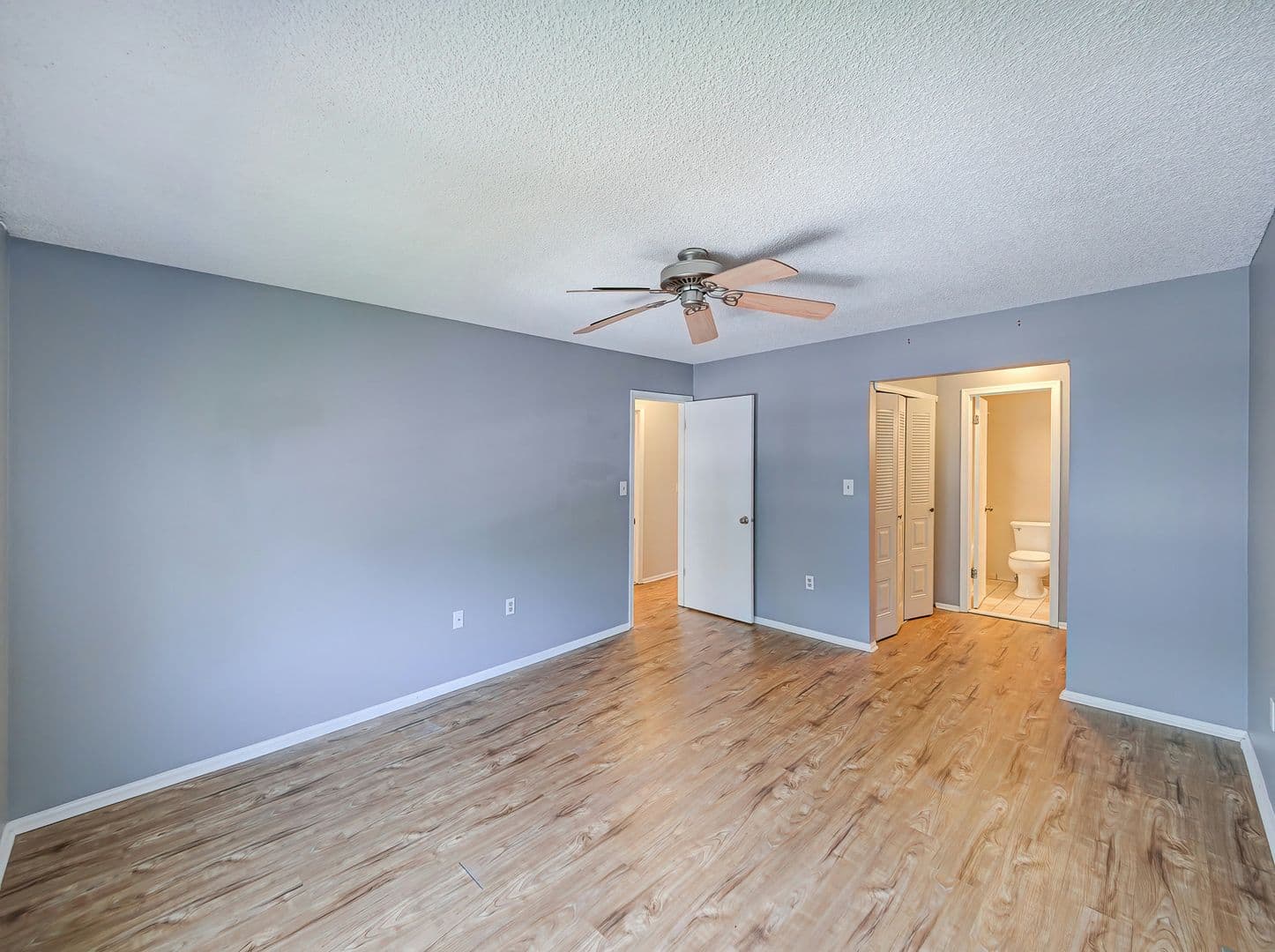 Hamilton Townhome: 96 Versailles Ct