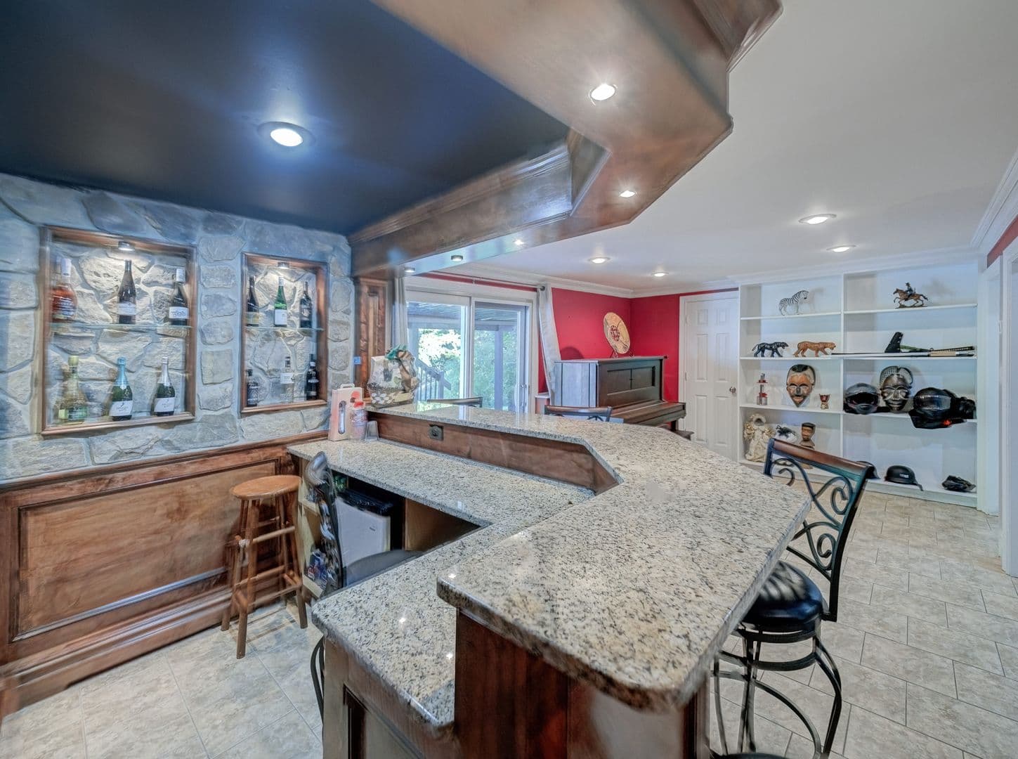 Bloomingdale House: 128 Reeve Ave,