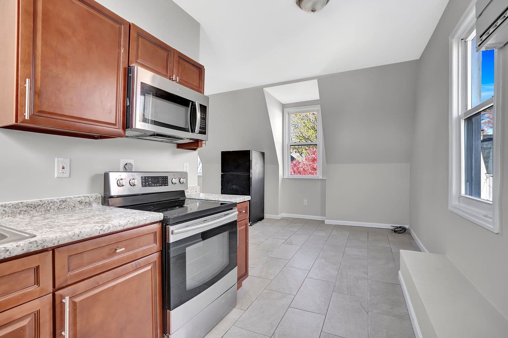 Newark Apartment: 142-144 Seymour Ave