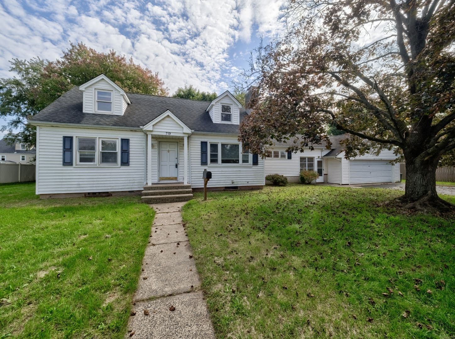 Manville House: 719 Newark Ave