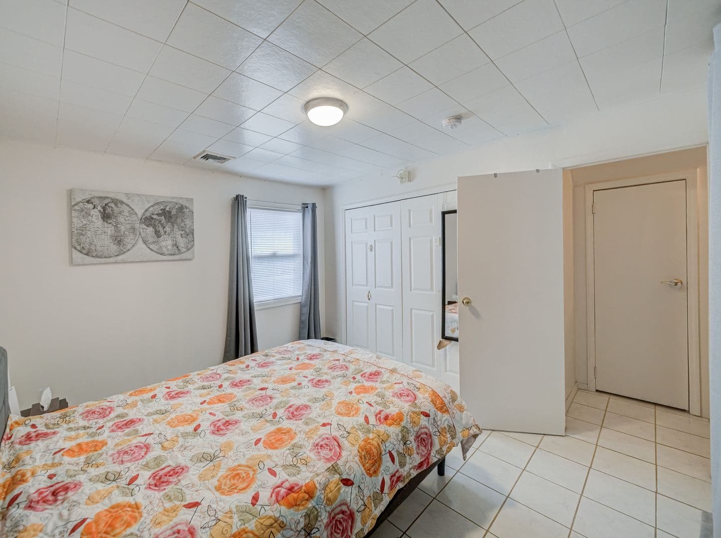 Carteret House: 74 Markowitz St