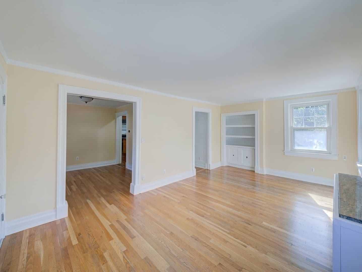West Orange House: 14 Winding Way