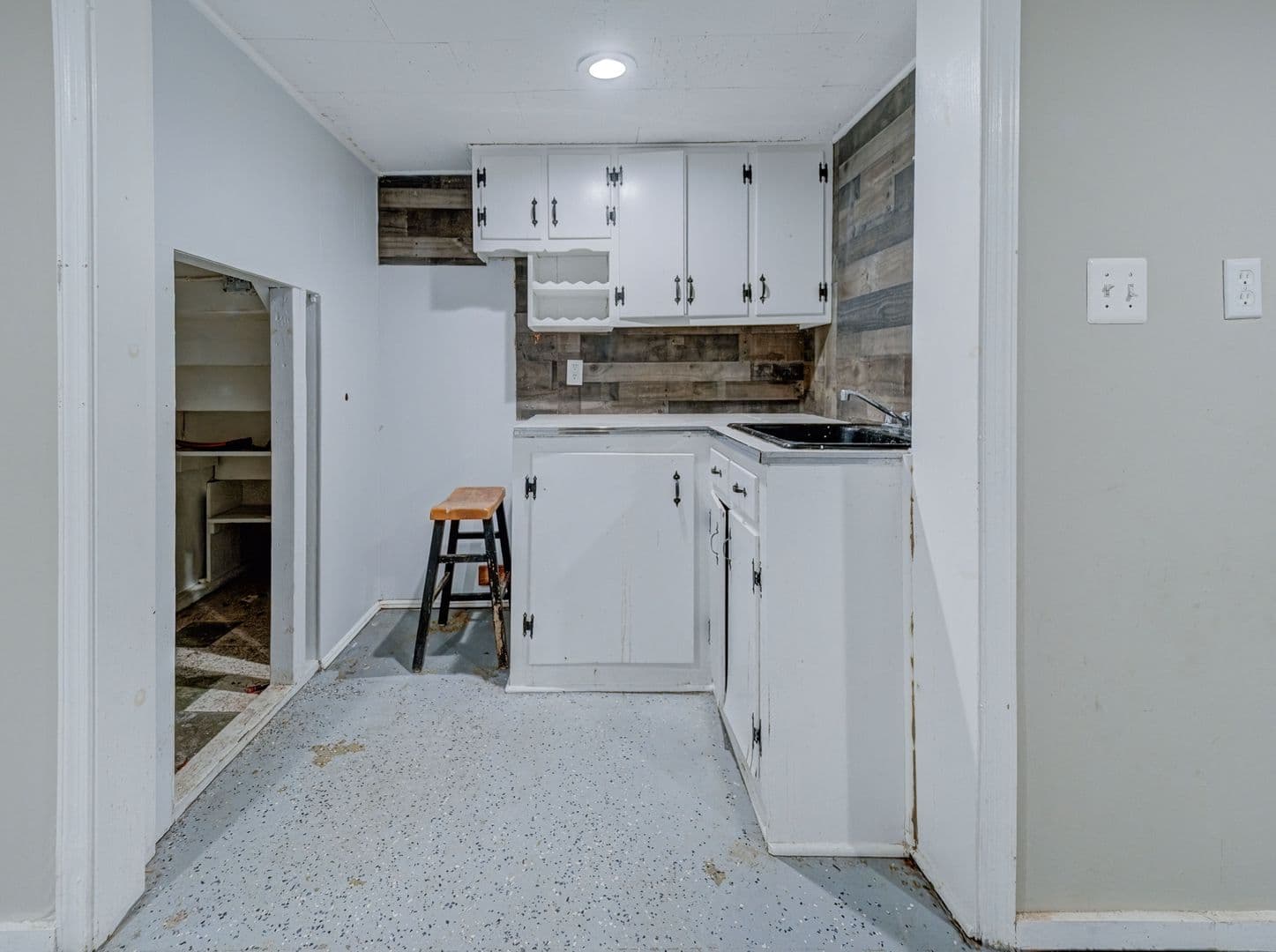 Manville House: 719 Newark Ave