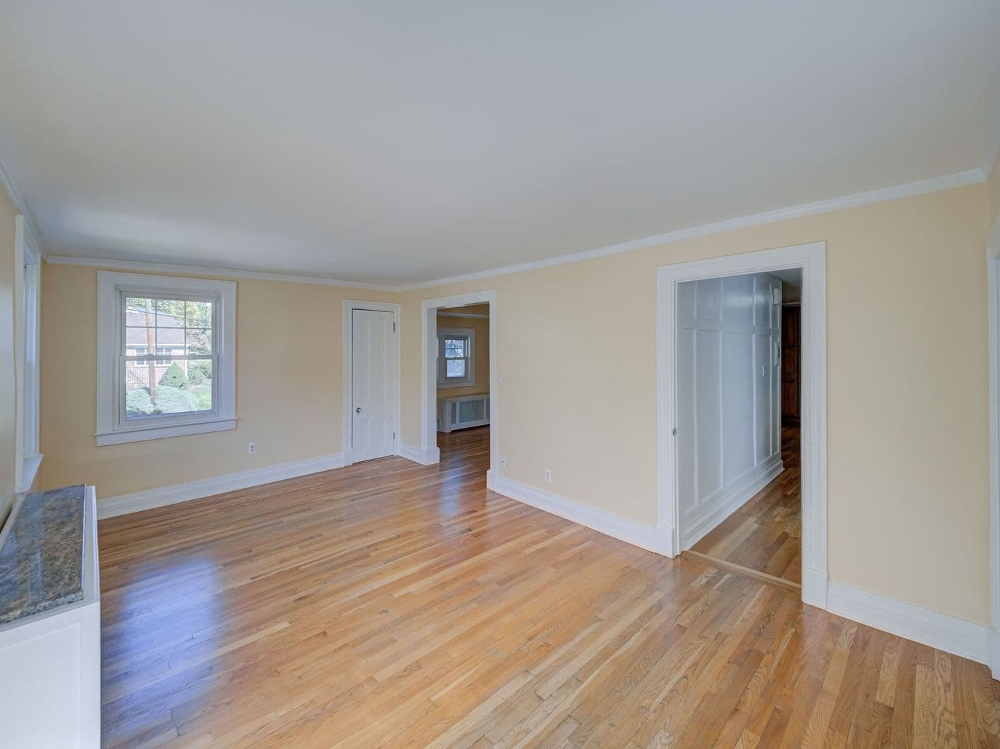 West Orange House: 14 Winding Way