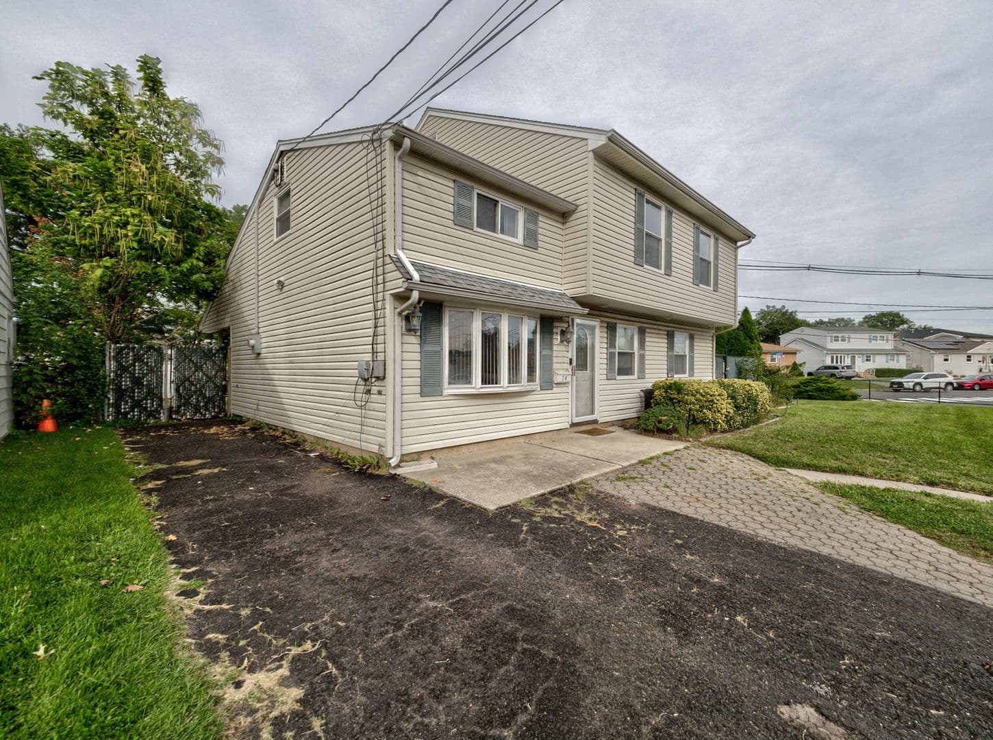Carteret House: 74 Markowitz St