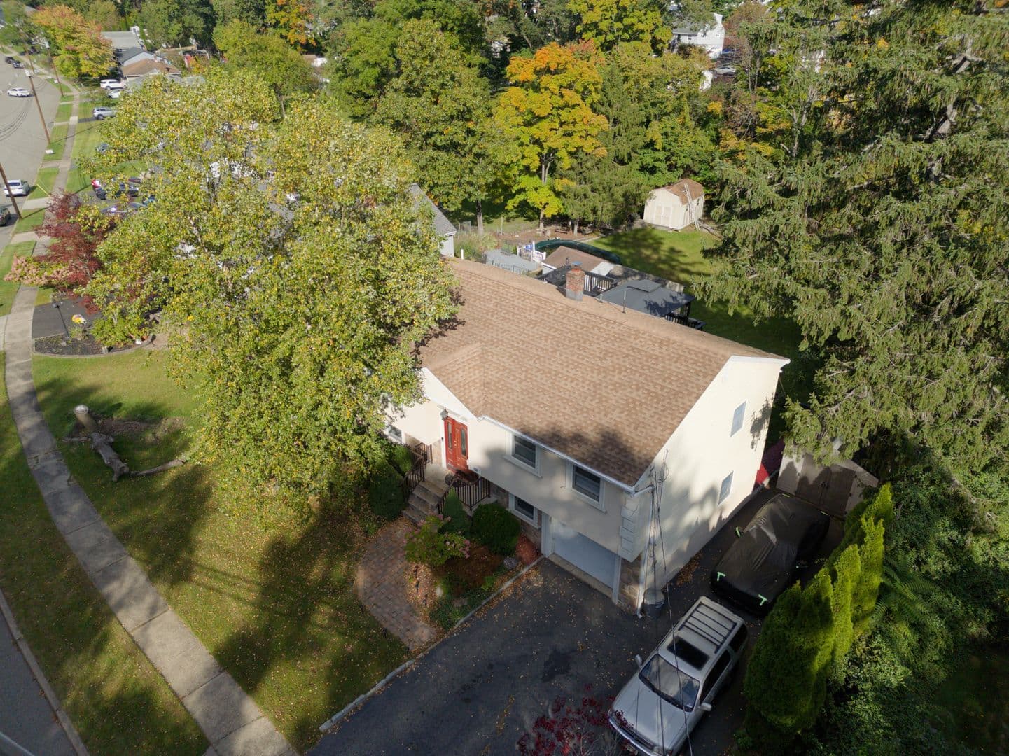 Bloomingdale House: 128 Reeve Ave,