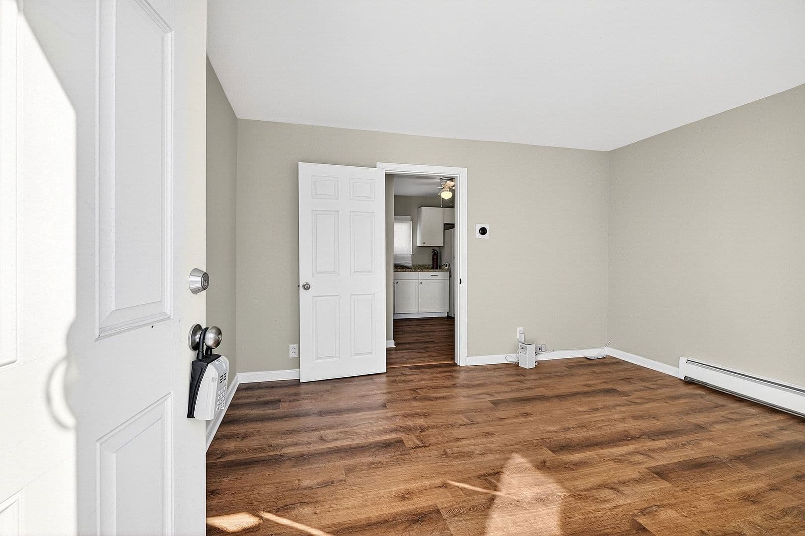 Old Bridge House: 24 Steinhardt Ave