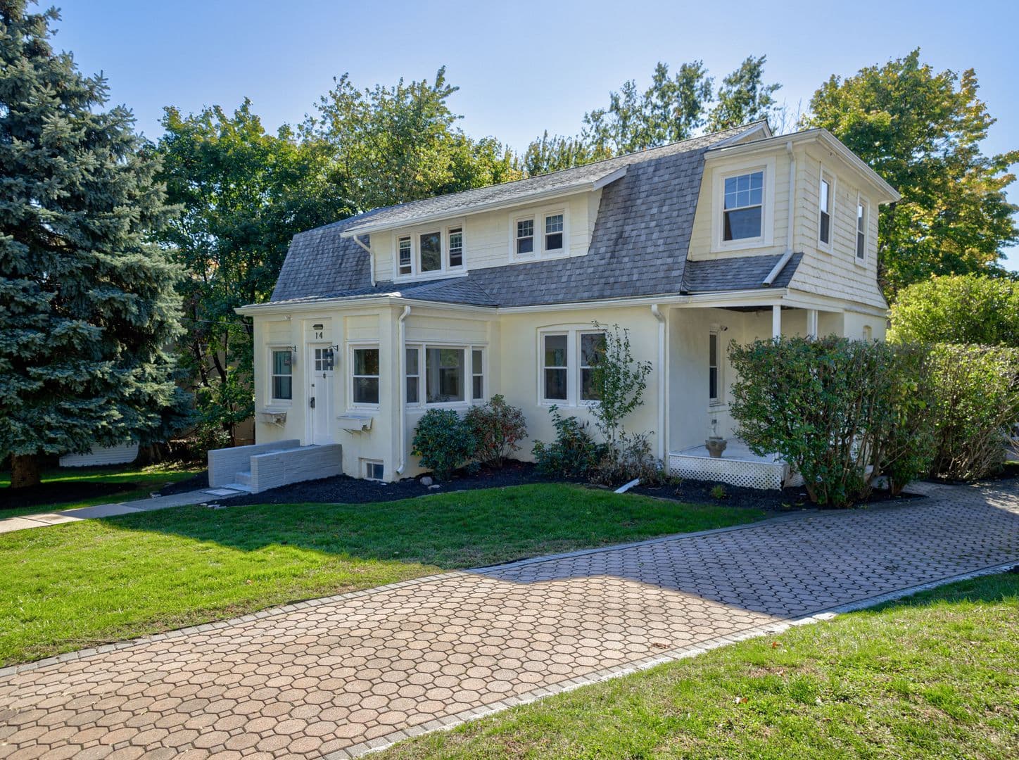 West Orange House: 14 Winding Way