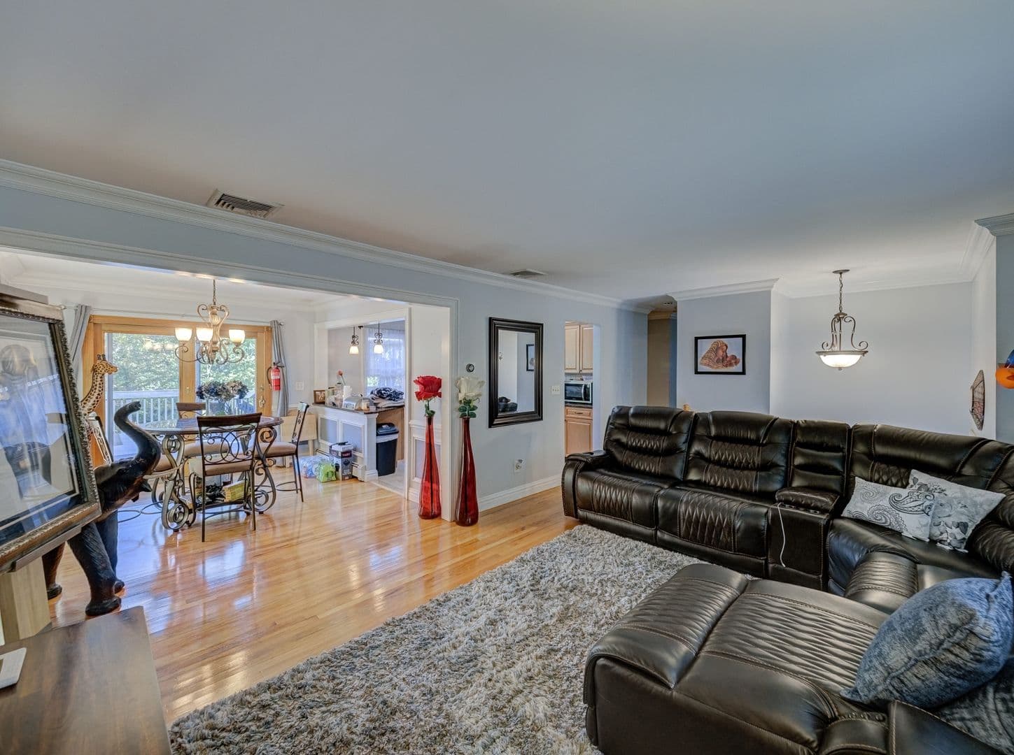 Bloomingdale House: 128 Reeve Ave,