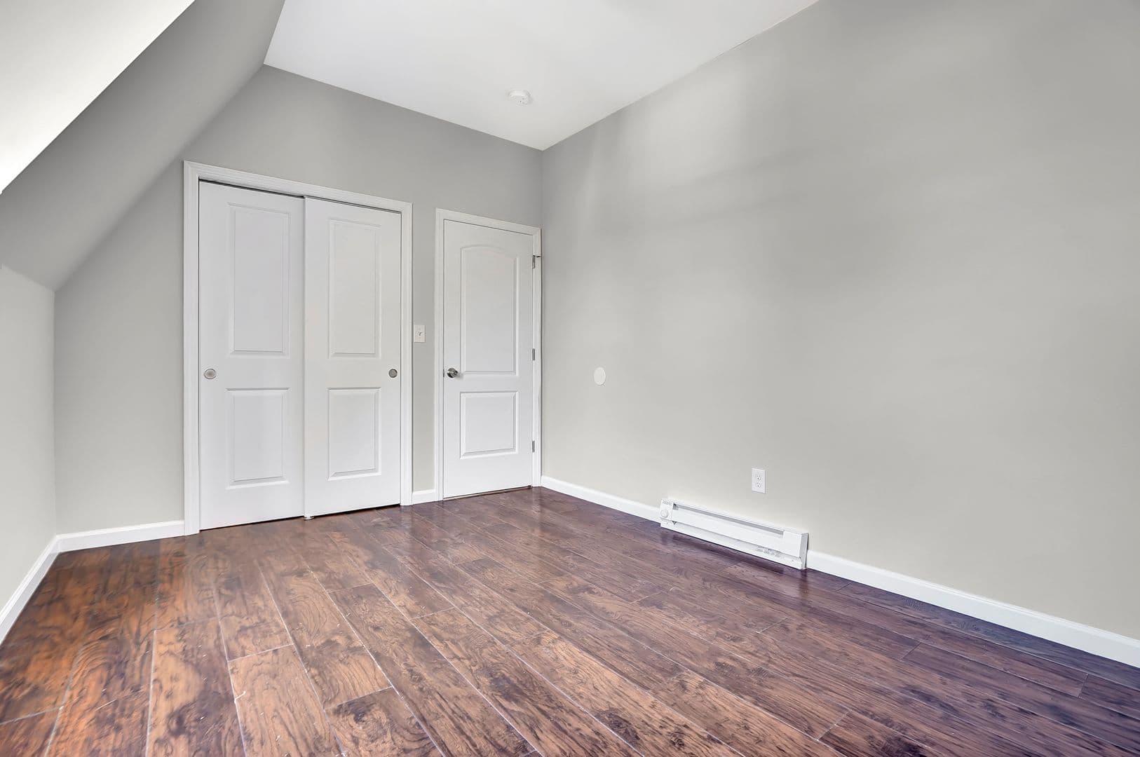 Newark Apartment: 142-144 Seymour Ave
