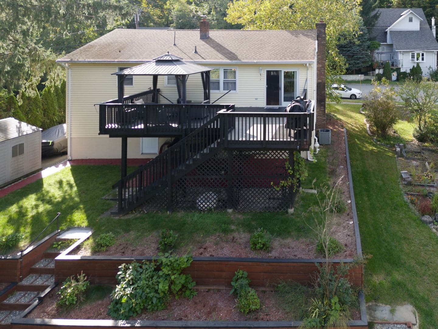 Bloomingdale House: 128 Reeve Ave,