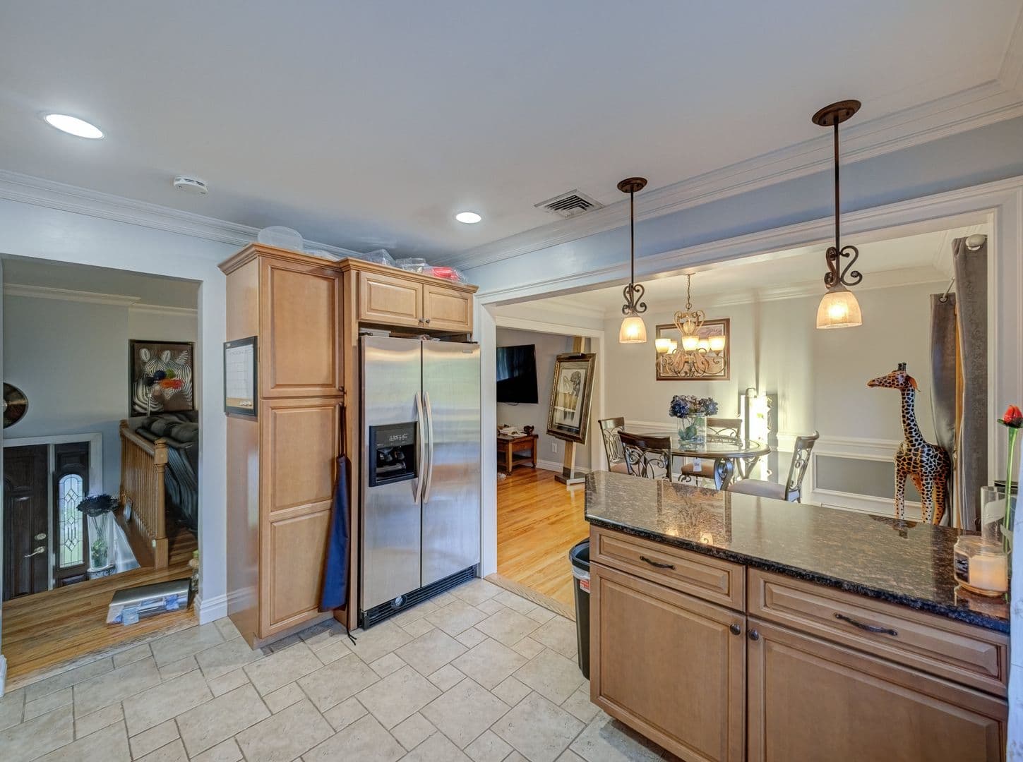 Bloomingdale House: 128 Reeve Ave,