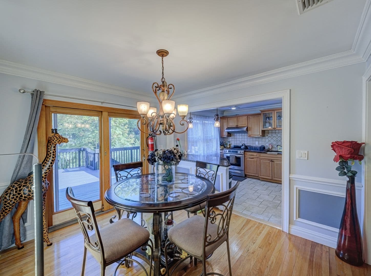 Bloomingdale House: 128 Reeve Ave,