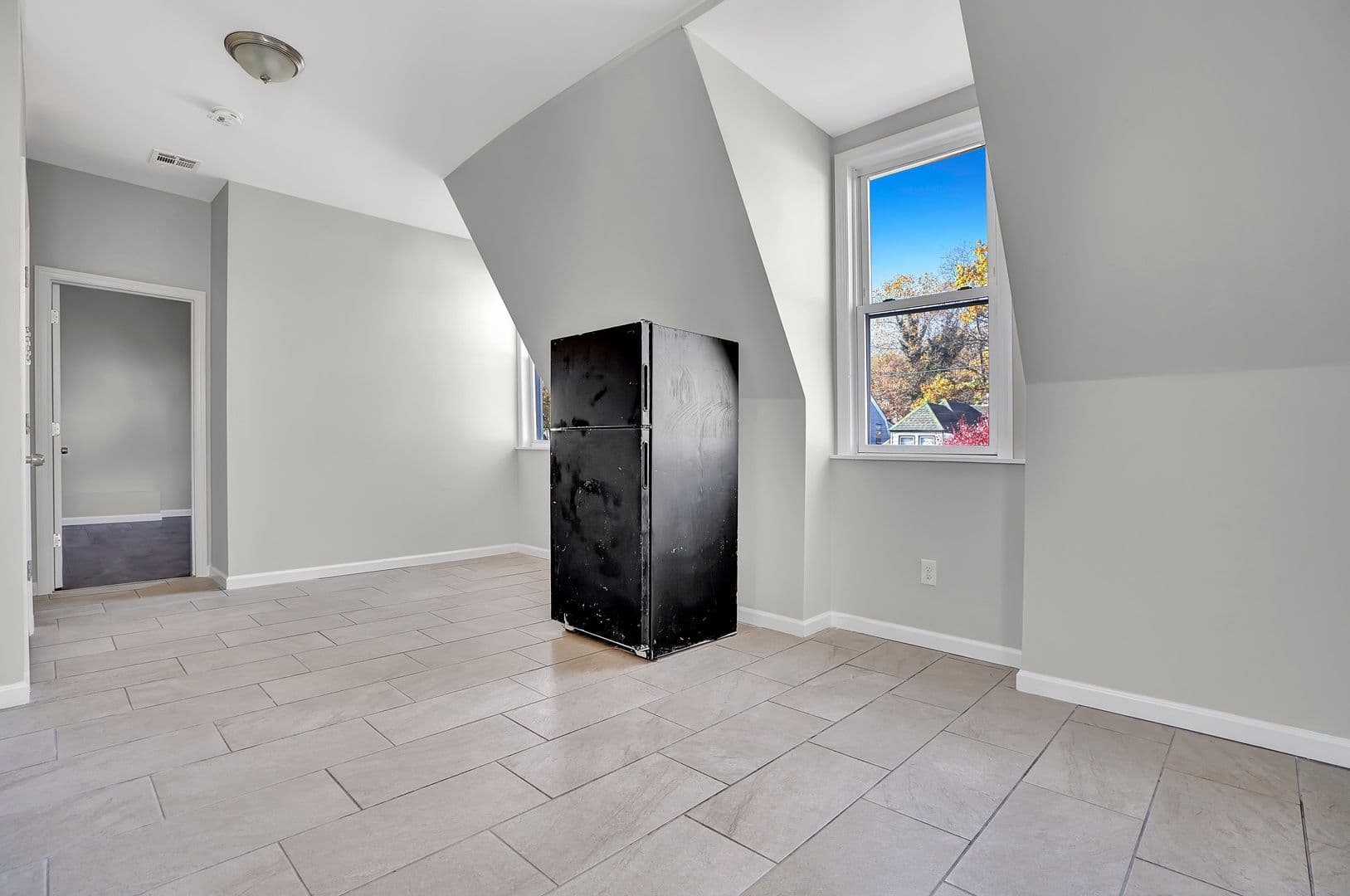 Newark Apartment: 142-144 Seymour Ave