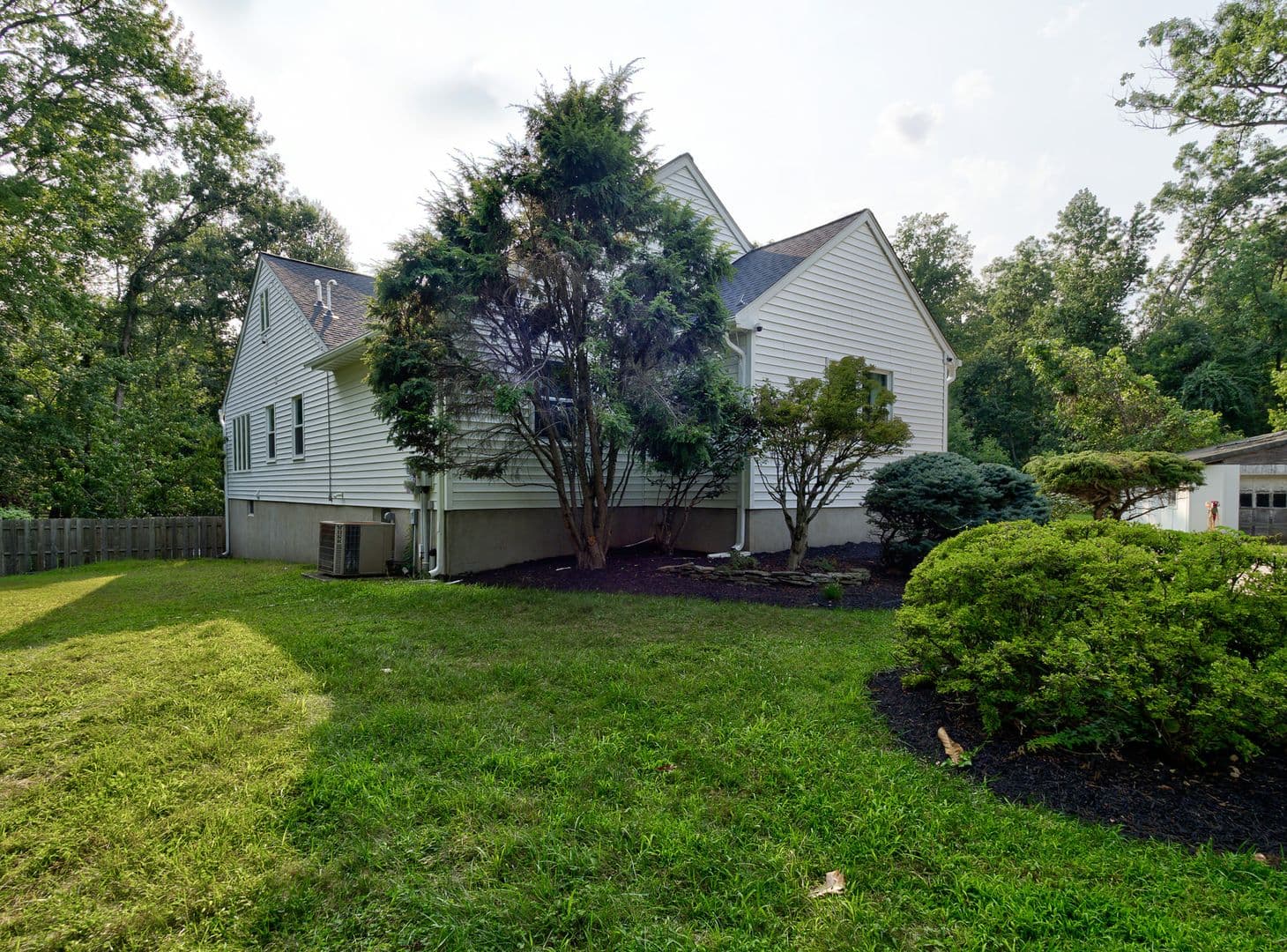 Morganville House: 17 Bauers Ln