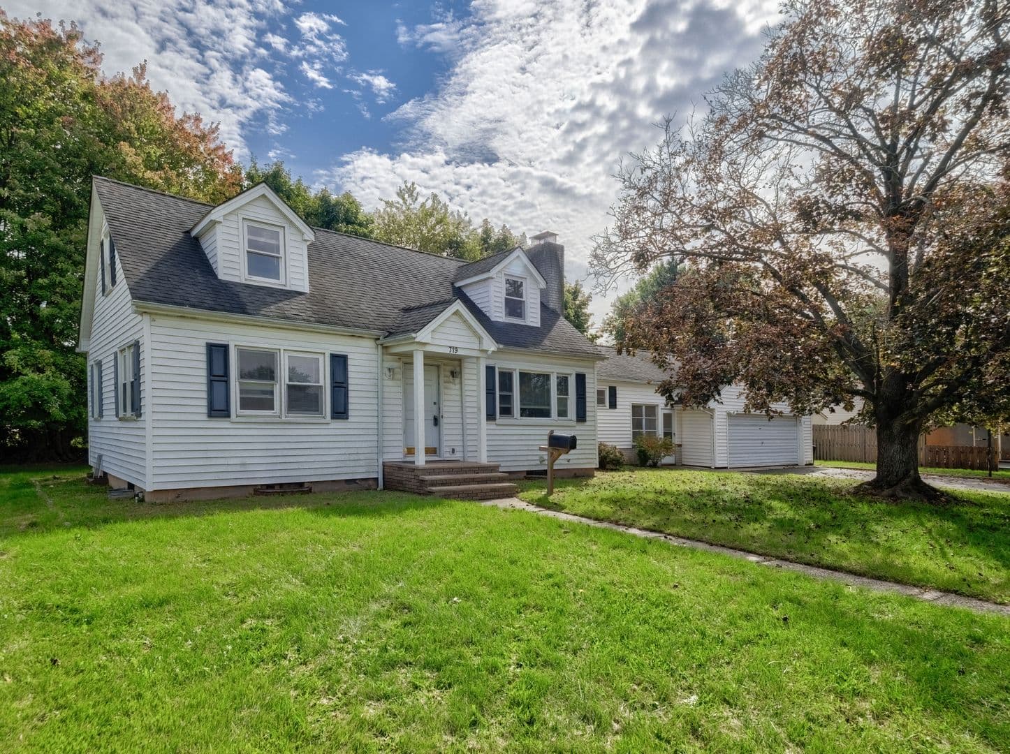 Manville House: 719 Newark Ave