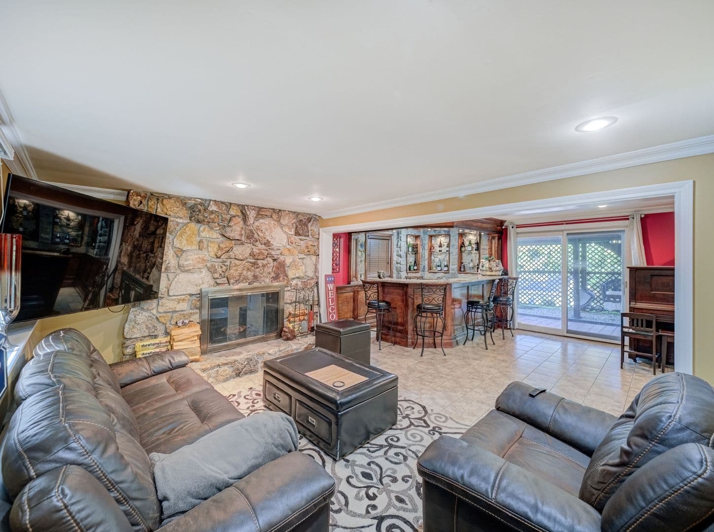 Bloomingdale House: 128 Reeve Ave,