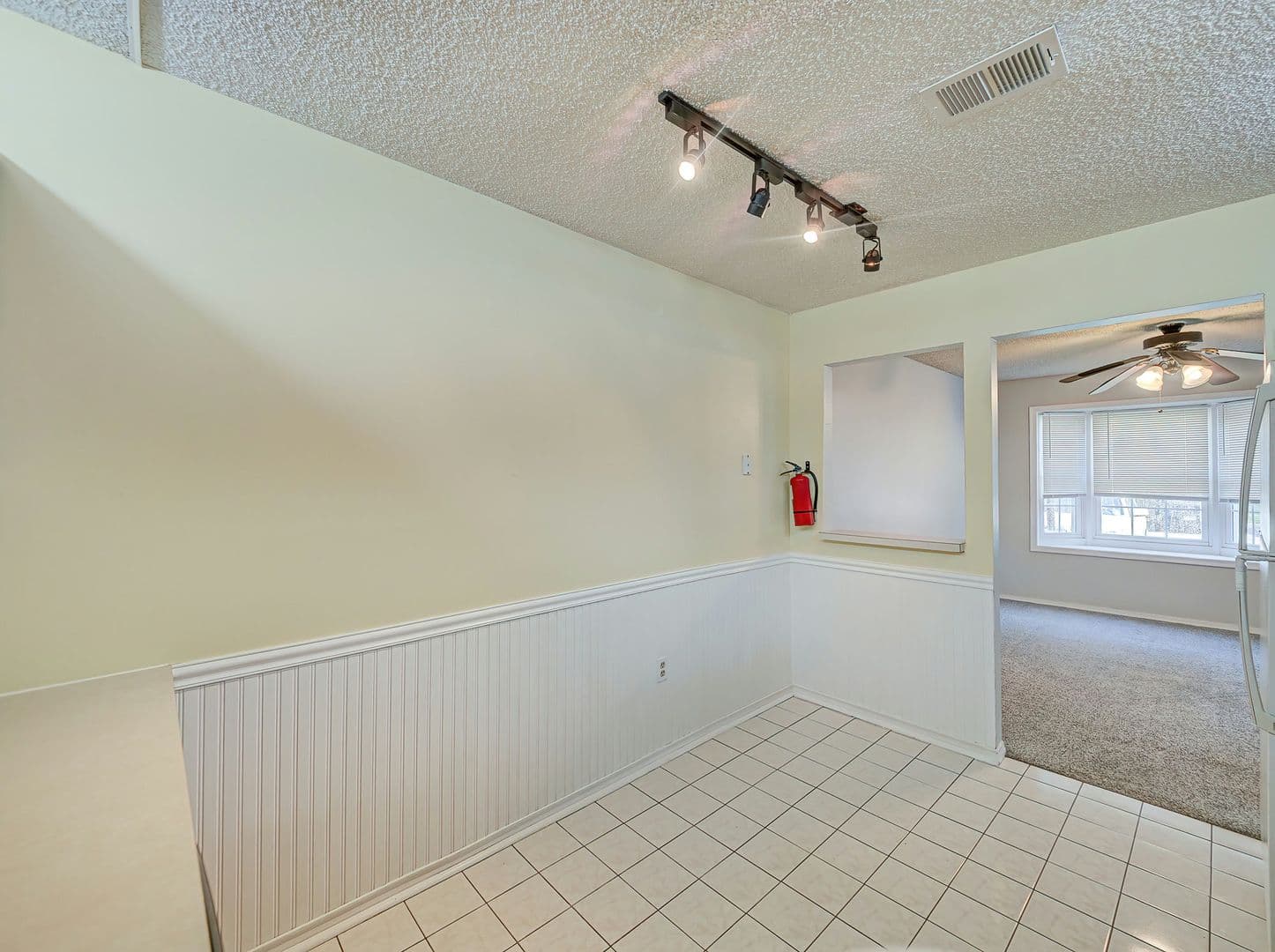 Hamilton Townhome: 96 Versailles Ct