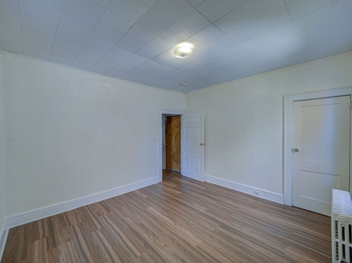 Roselle Apartment: 706 Chestnut St