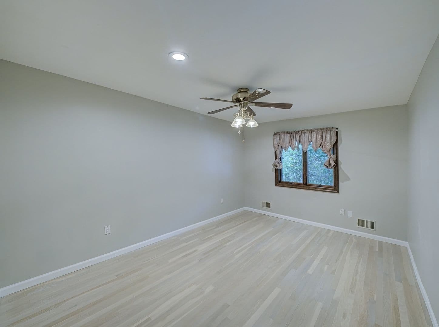 Morganville House: 17 Bauers Ln