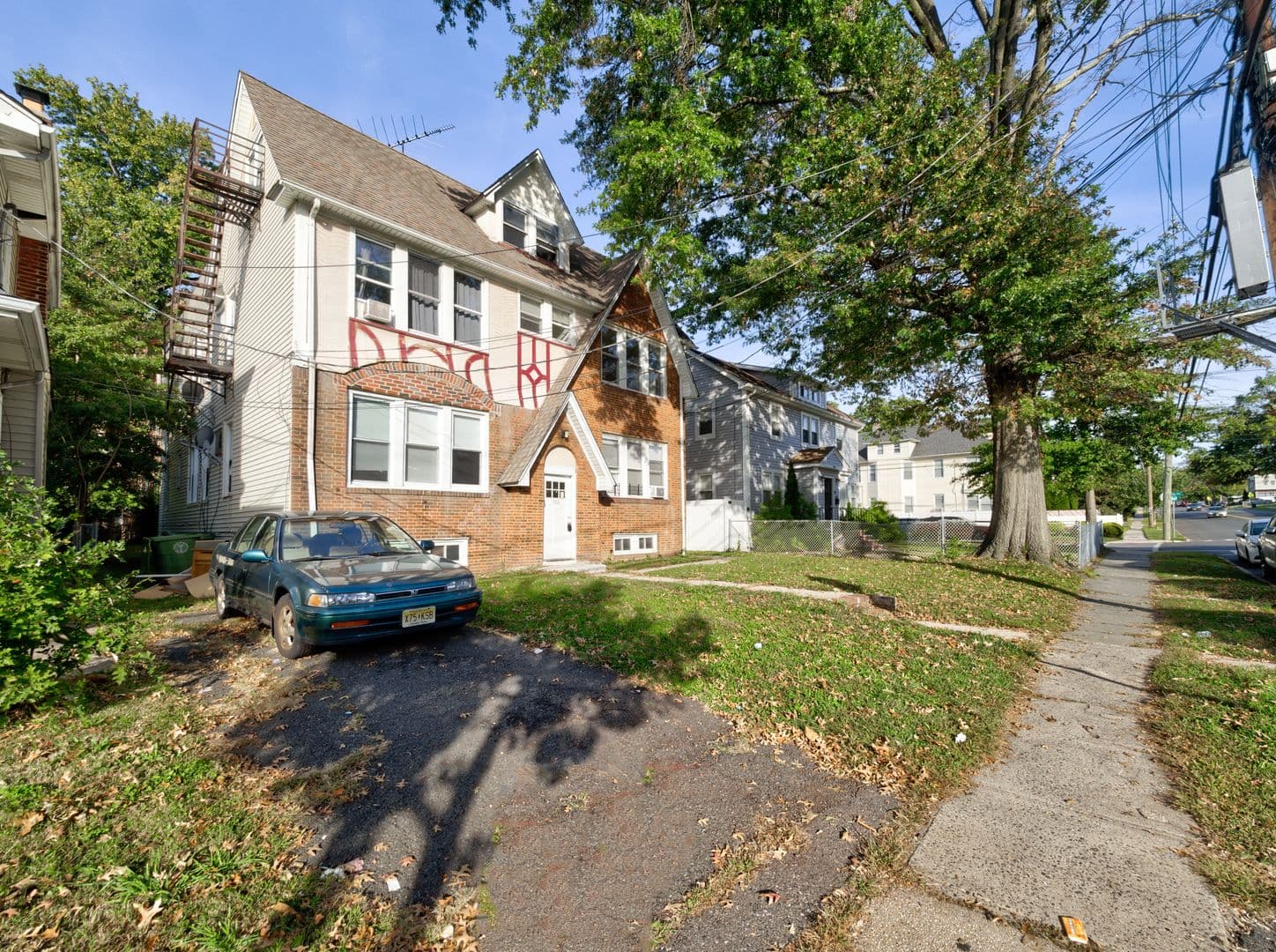 Roselle Apartment: 706 Chestnut St
