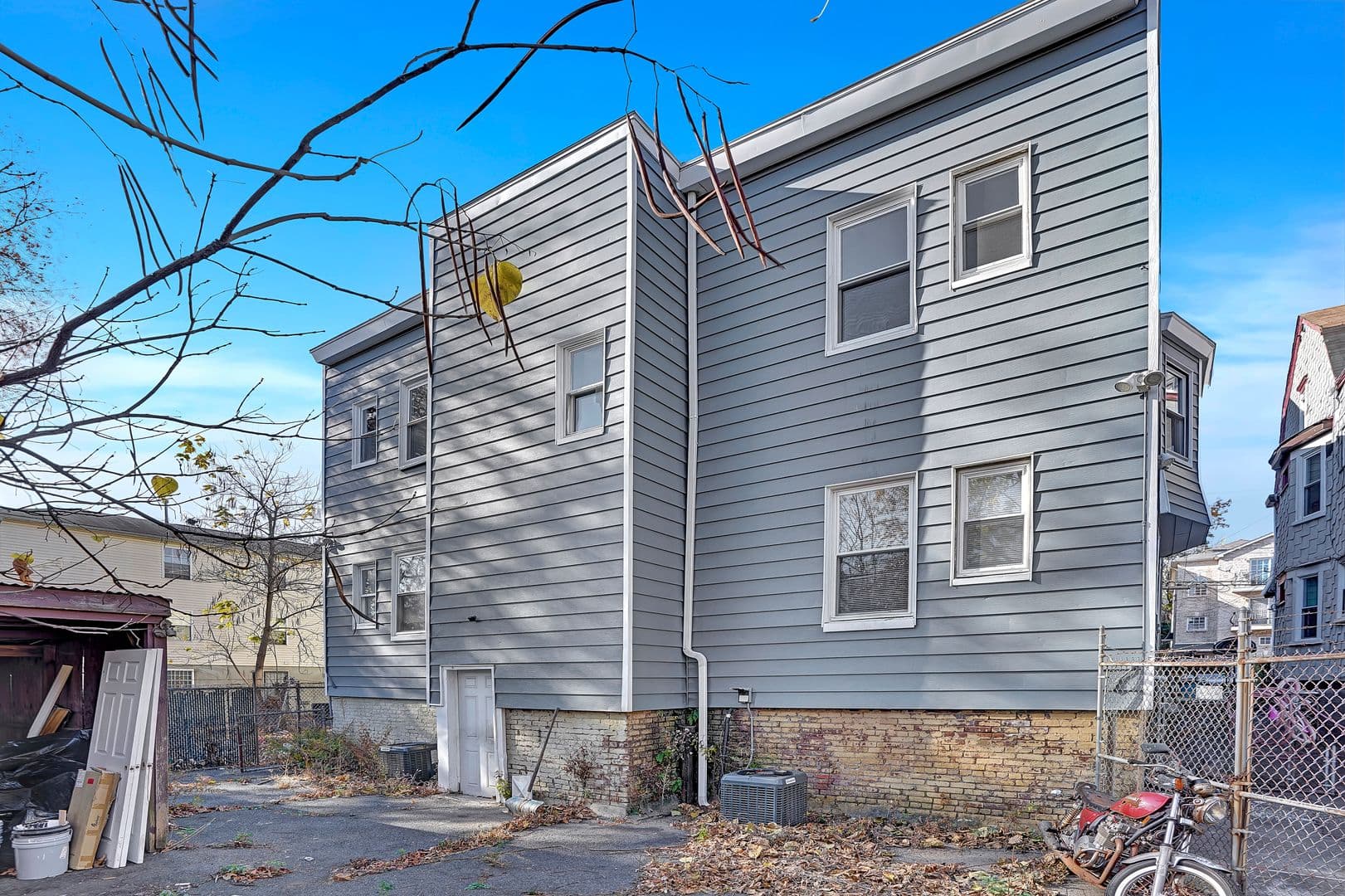 Newark Apartment: 142-144 Seymour Ave