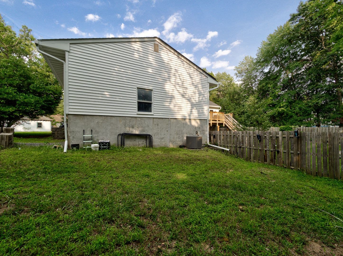 Morganville House: 17 Bauers Ln