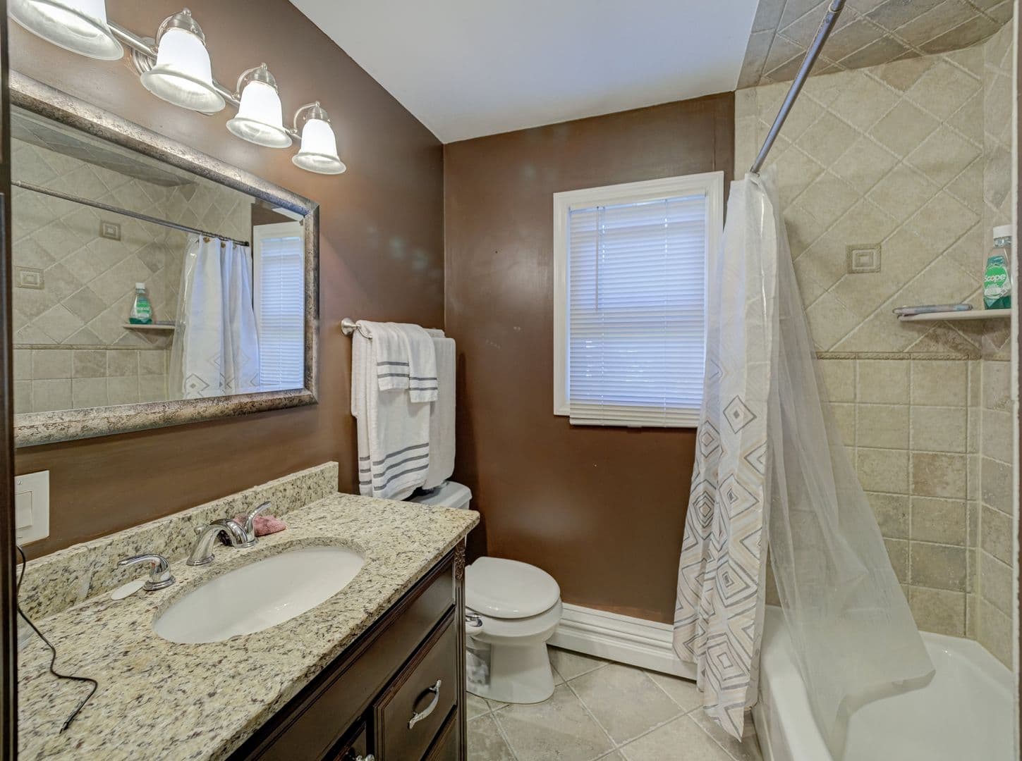 Bloomingdale House: 128 Reeve Ave,