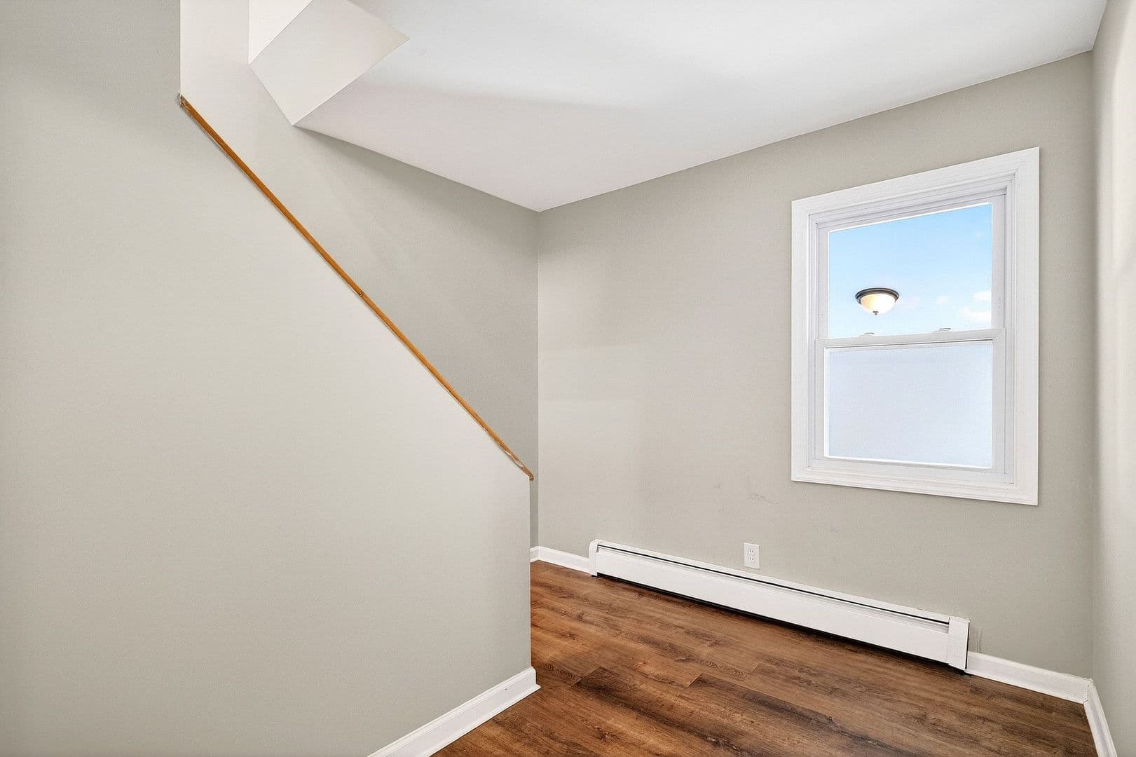 Old Bridge House: 24 Steinhardt Ave