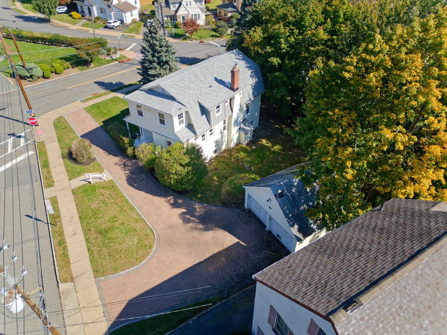 West Orange House: 14 Winding Way