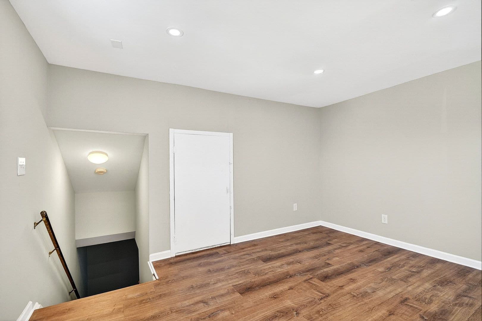 Old Bridge House: 24 Steinhardt Ave