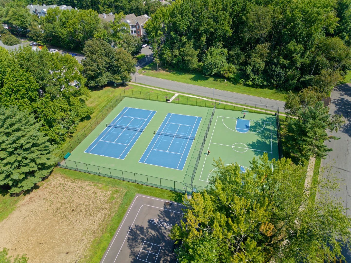 Hamilton Townhome: 96 Versailles Ct