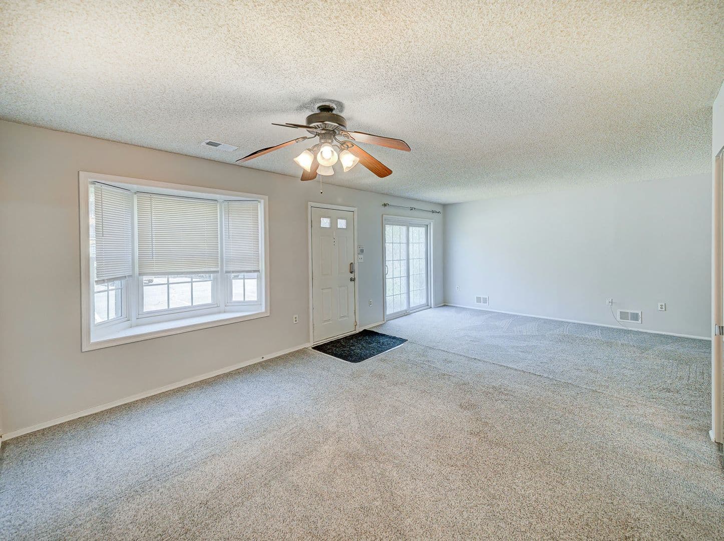 Hamilton Townhome: 96 Versailles Ct